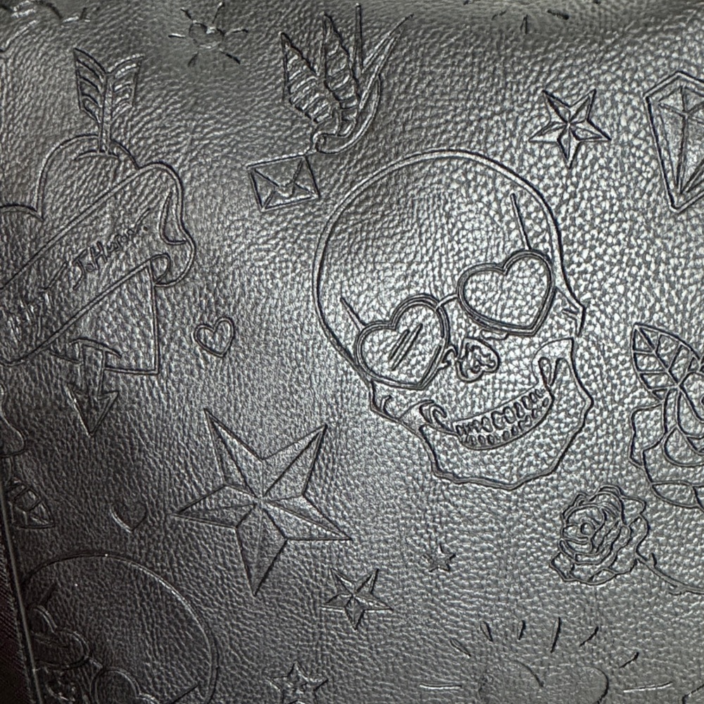 Betsey Johnson skull and heart weekender - Picture 2 of 7